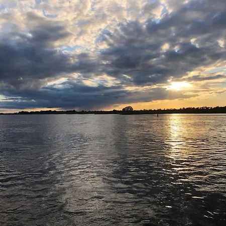 Haus An Fluss Und Dom wakacyjny